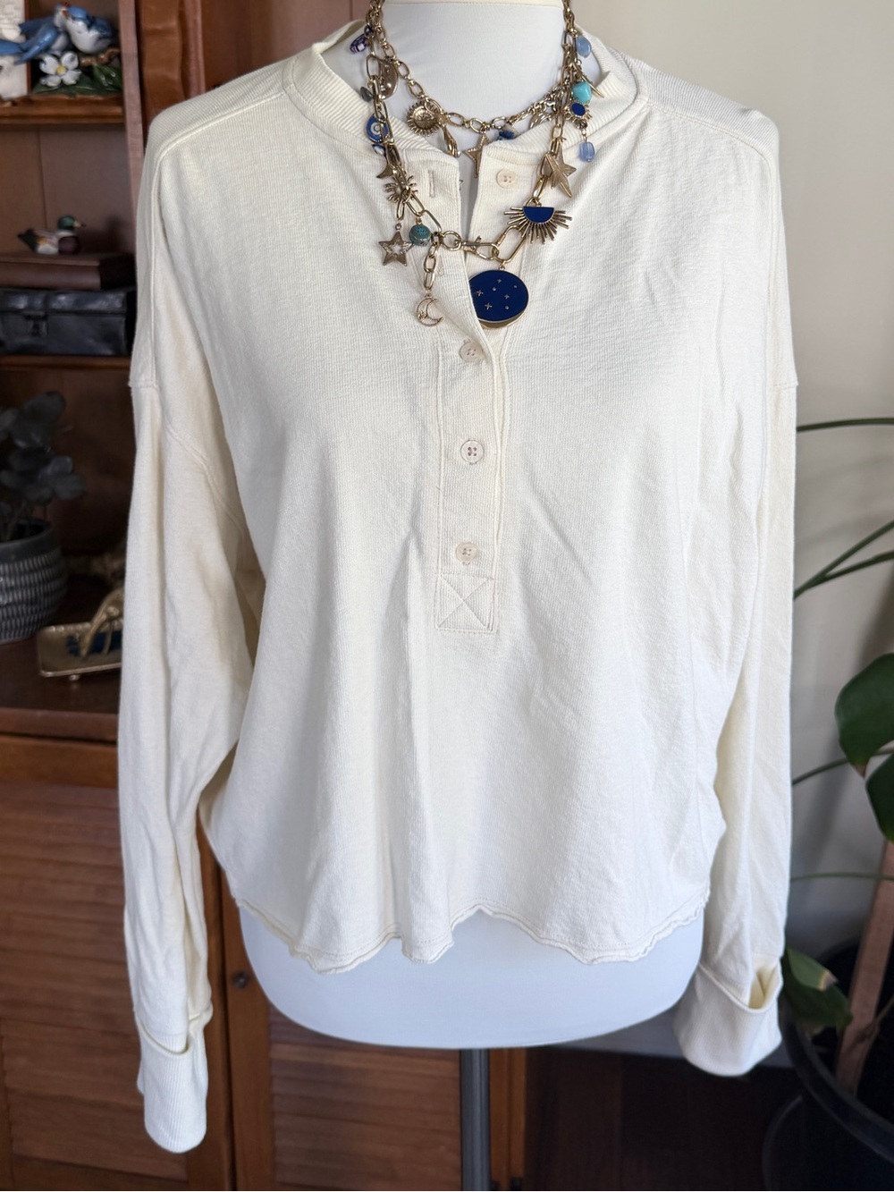 Universal Thread Cream Long-Sleeve Henley Shirt Top M